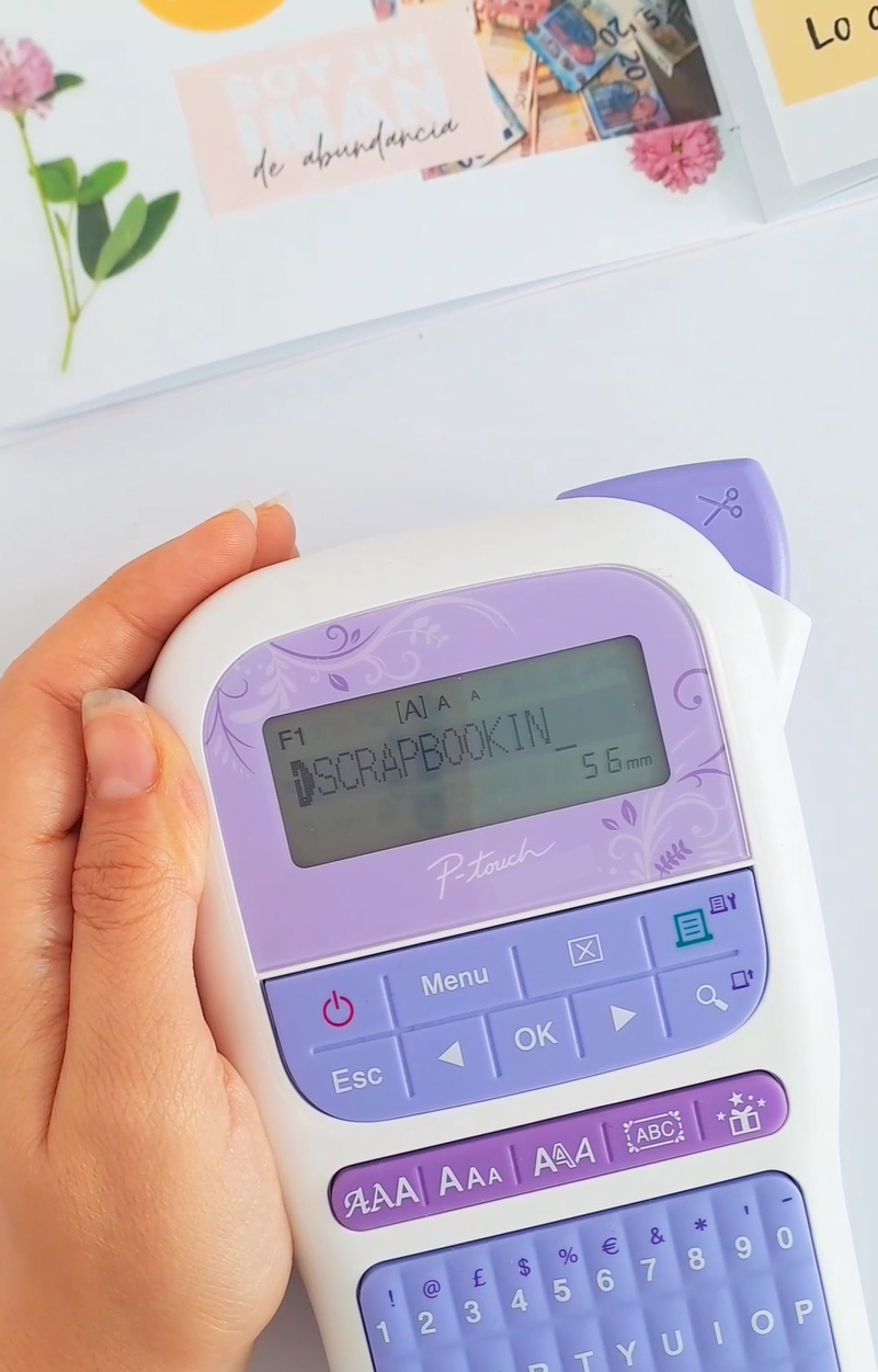 Brother p-touch labelprinter voor het maken van een ​​plakboek