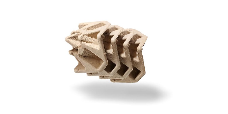 Shaped moulded pulp pieces stacked together from side to side